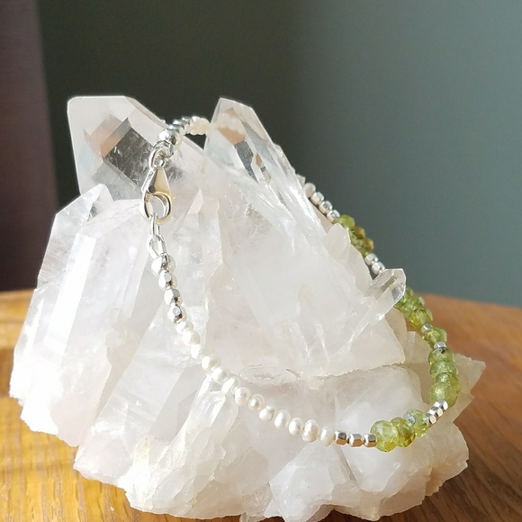 Handmade Peridot and Pearl bracelet - Picture 2 of 3
